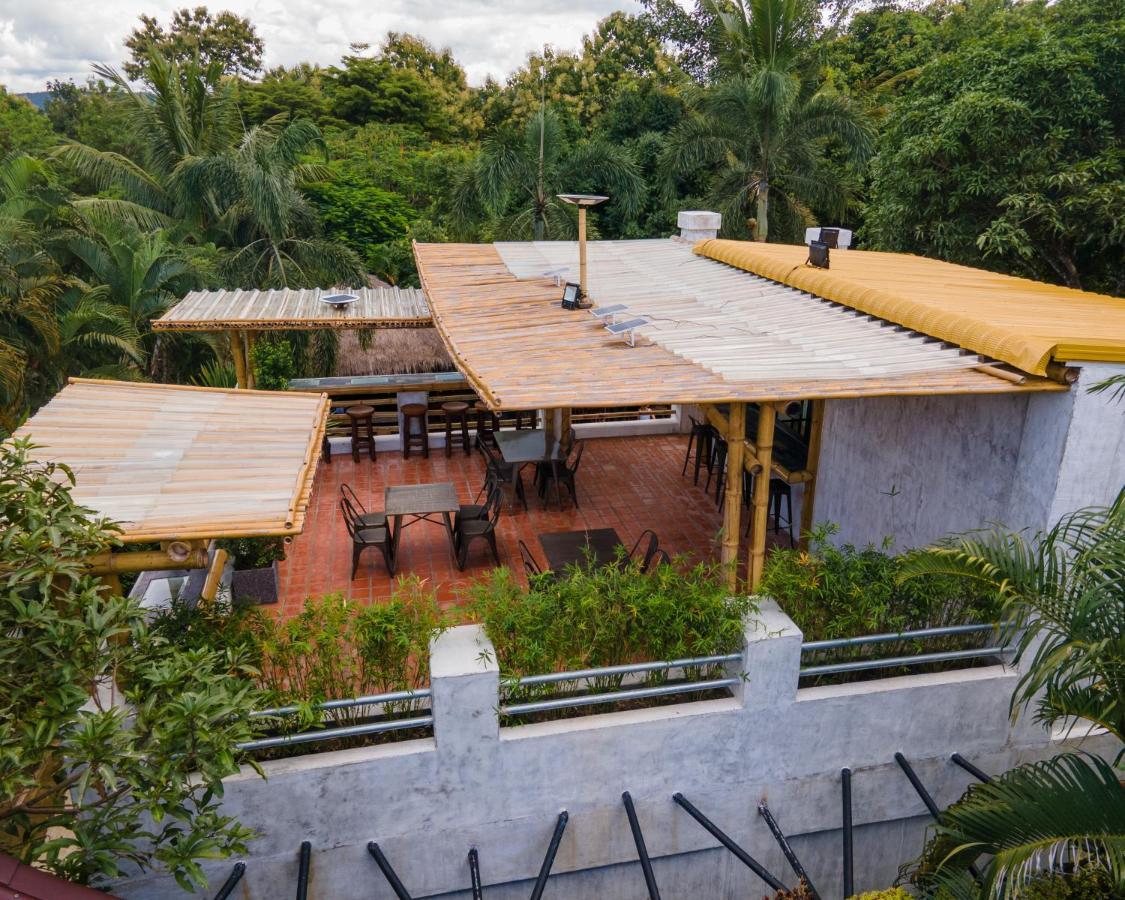 Baanpong Lodge San Kamphaeng Bagian luar foto