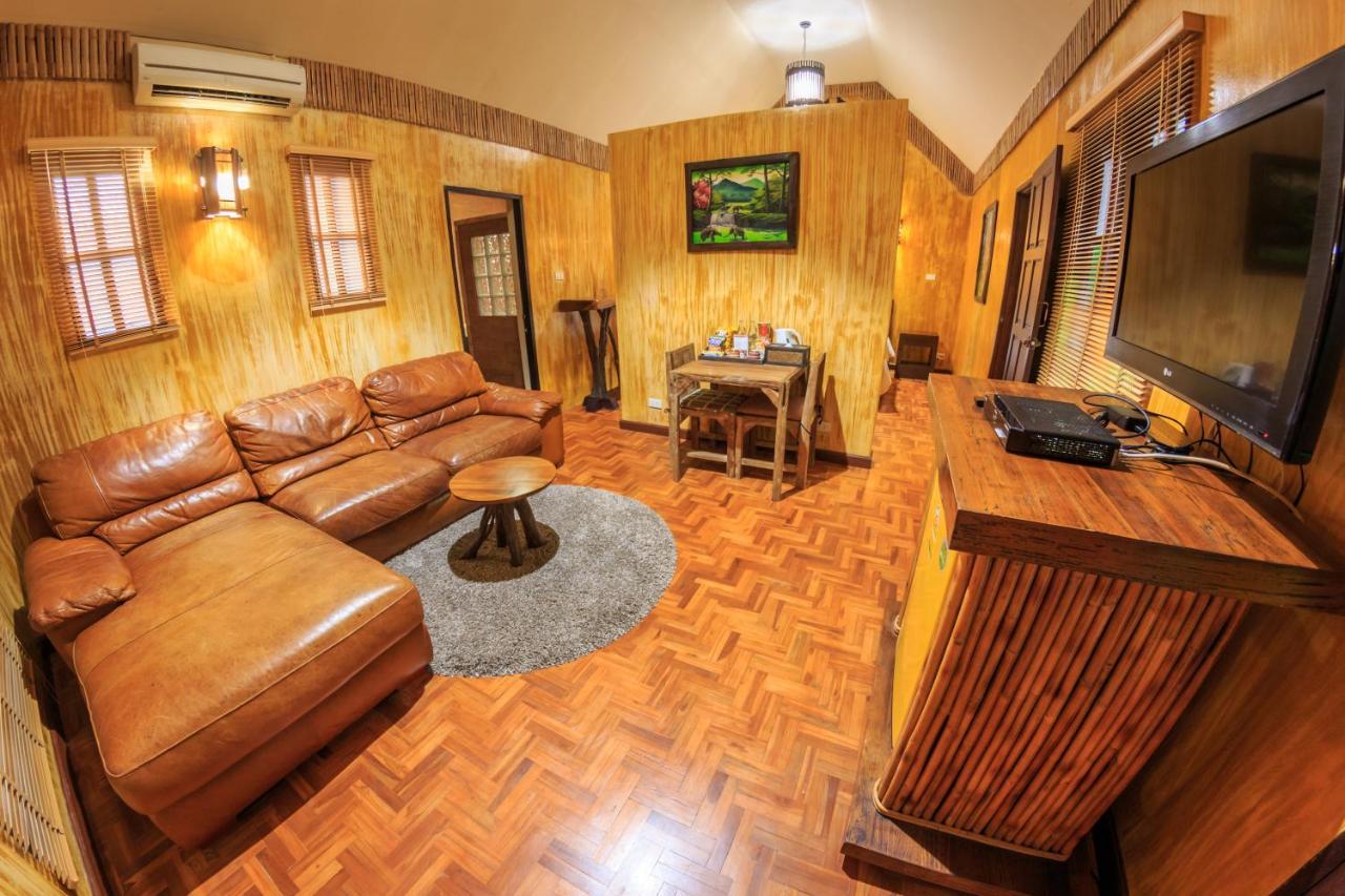 Baanpong Lodge San Kamphaeng Bagian luar foto